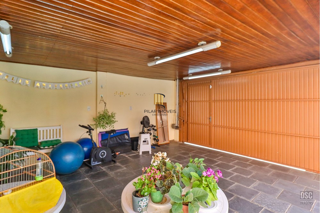 Casa 6 dormitórios no bairro Rubem Berta