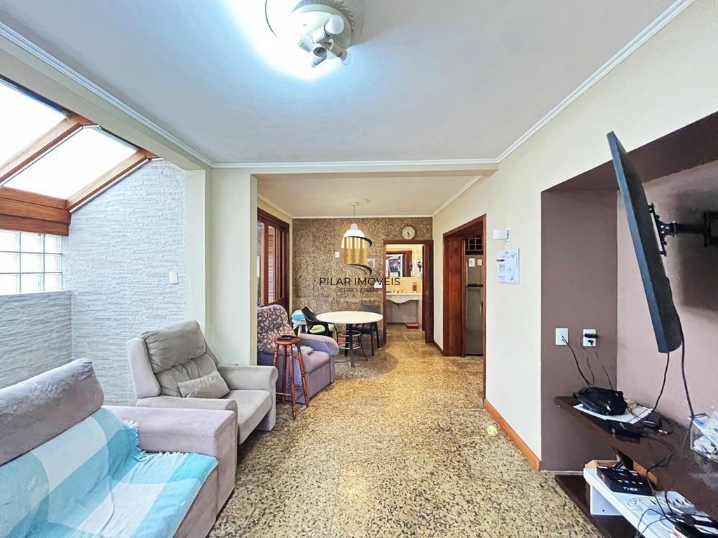 Casa 5 dormitórios no bairro Camaquã