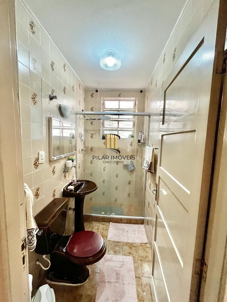 Vende-se apto térreo, com 03 dormitórios, sala com 02 ambientes