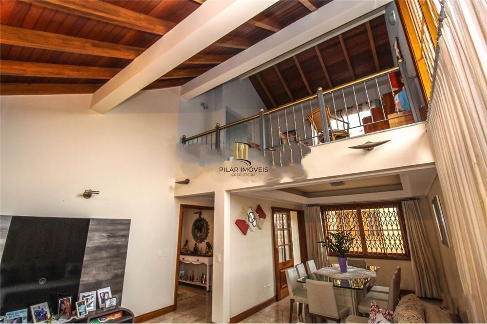 Casa 3 dormitórios no bairro Medianeira