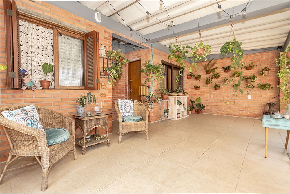 Casa 4 dormitórios no bairro Três Figueiras