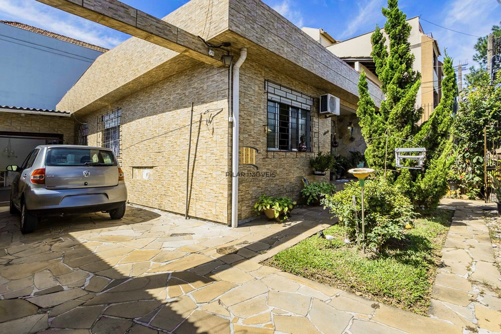 Casa 3 dormitórios no bairro Santa Maria Goretti