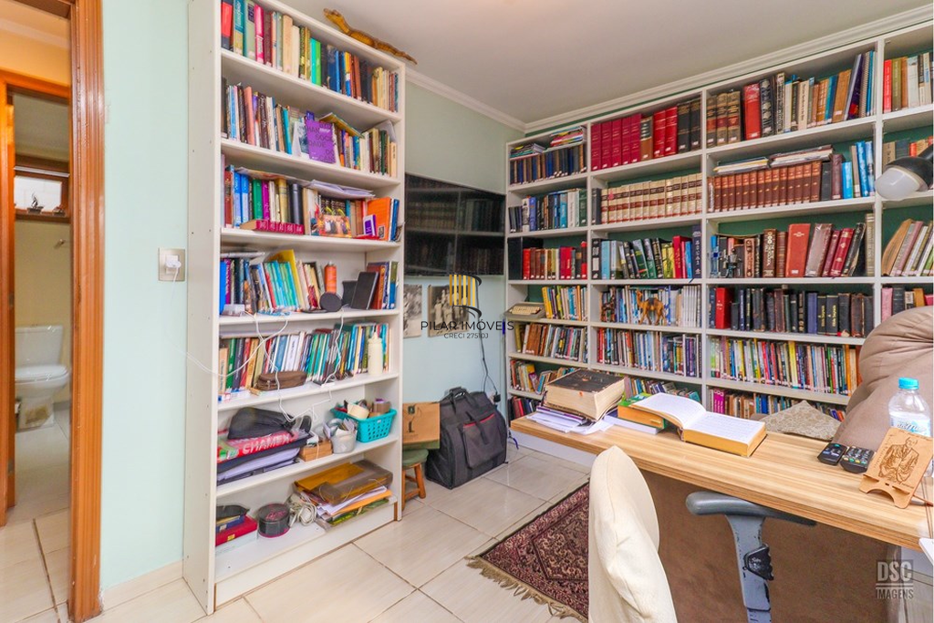 Casa 6 dormitórios no bairro Rubem Berta