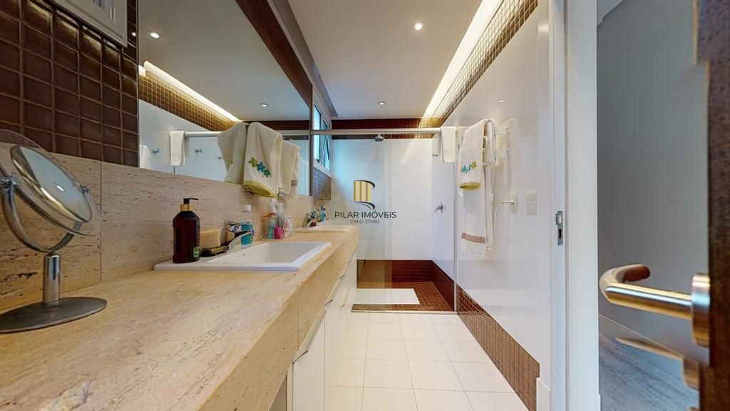 Casa de Condomínio 4 dormitórios no bairro Centro