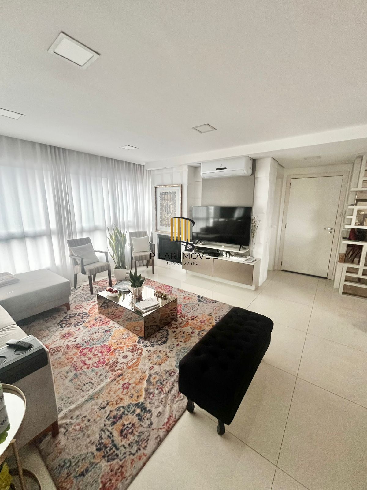 Apto de 03 dorm, sendo 01 suíte, 02 vagas, 103 m2, na João Obino, semi mobiliado