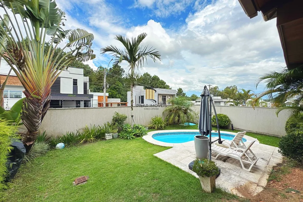 Casa 3 dormitórios no bairro Hípica