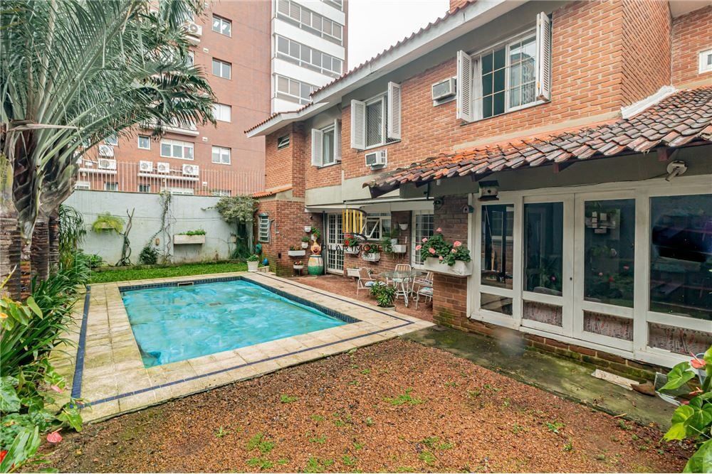 Casa 6 dormitórios no bairro Boa Vista