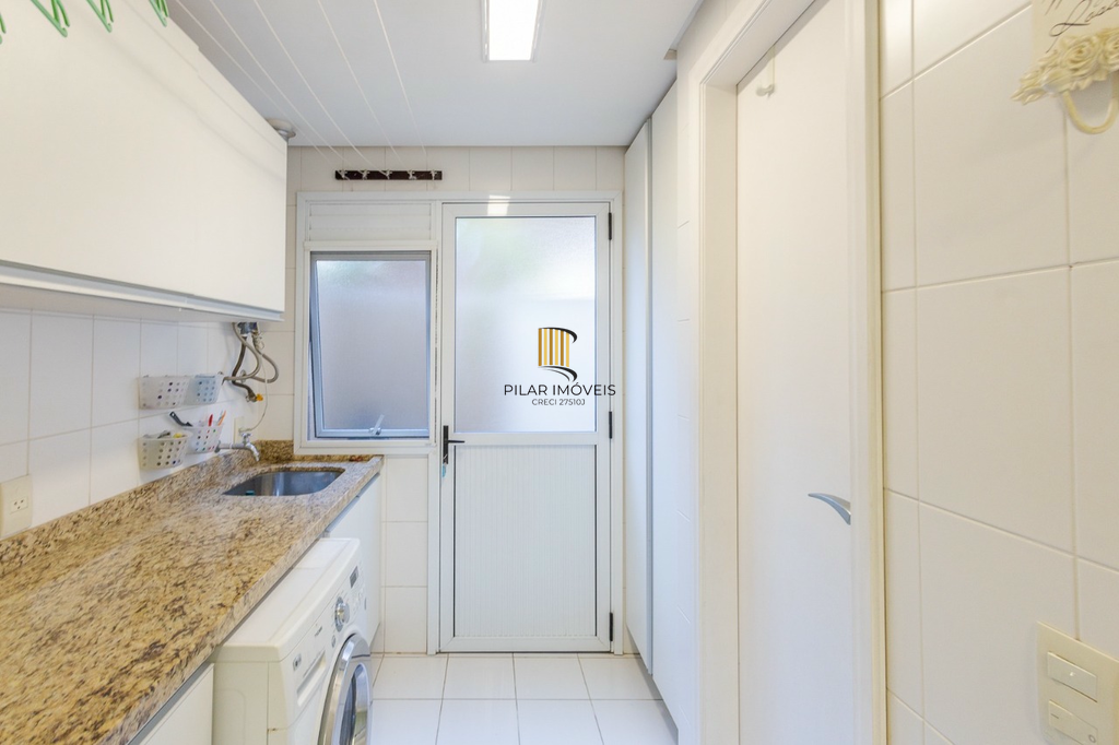 Casa de Condomínio 3 dormitórios no bairro Jardim Carvalho