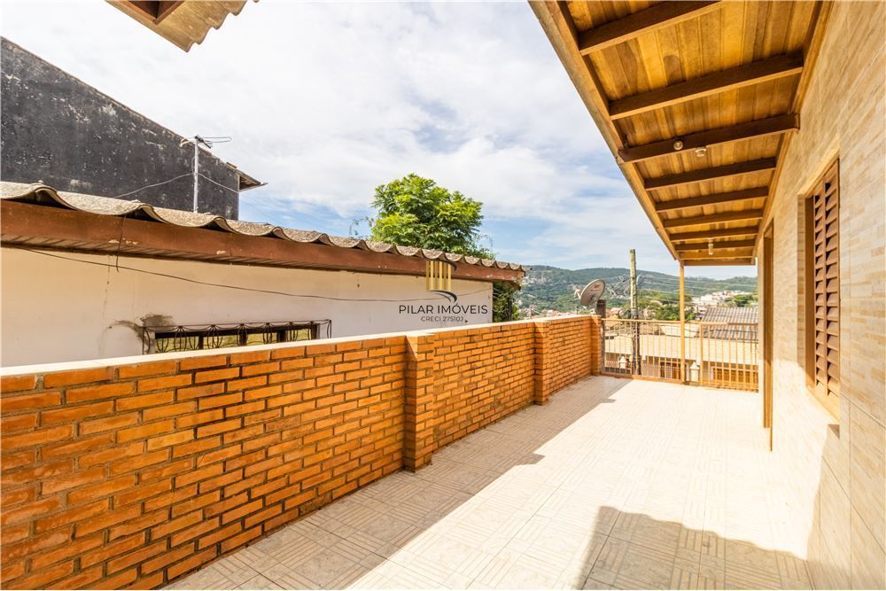 Casa 5 dormitórios no bairro Partenon