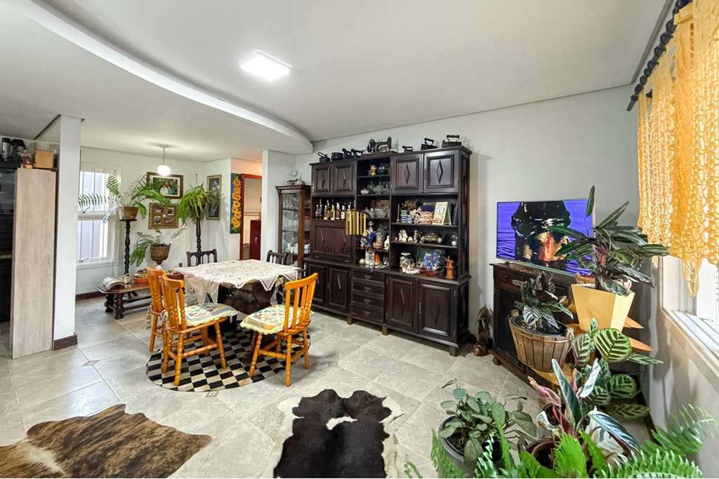 Casa 5 dormitórios no bairro Dihel