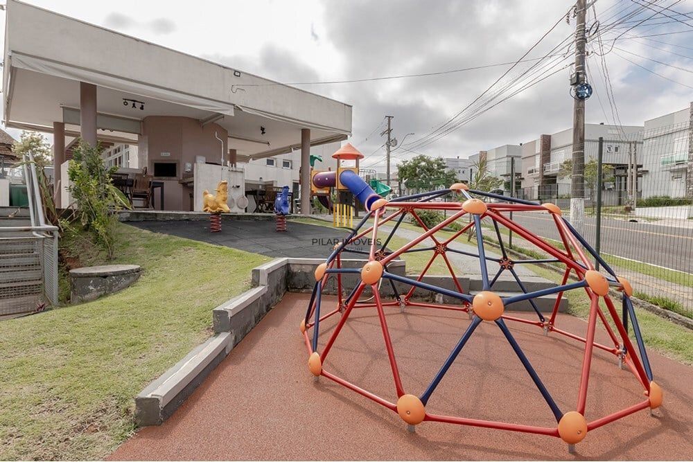 Casa 4 dormitórios no bairro Lomba do Pinheiro