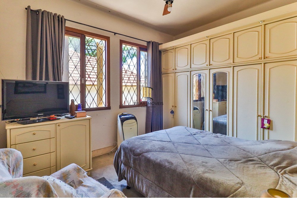 Casa 6 dormitórios no bairro Teresópolis