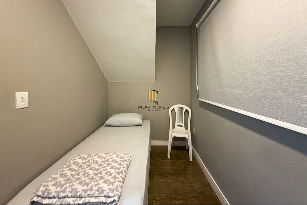 Casa 5 dormitórios no bairro Igara
