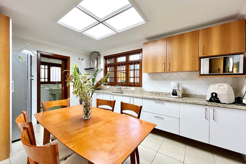 Casa 4 dormitórios no bairro Moinhos de Vento