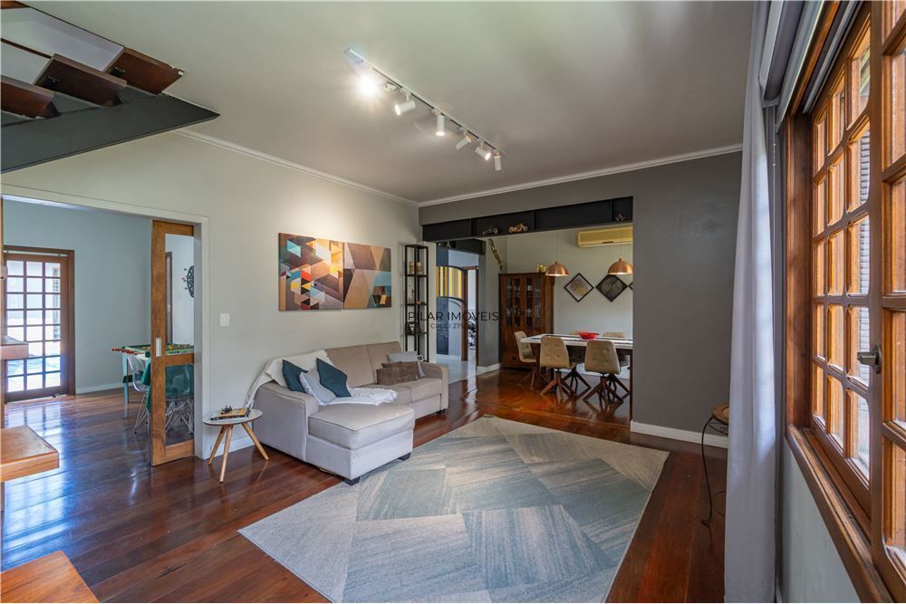 Casa 4 dormitórios no bairro Jardim Lindóia