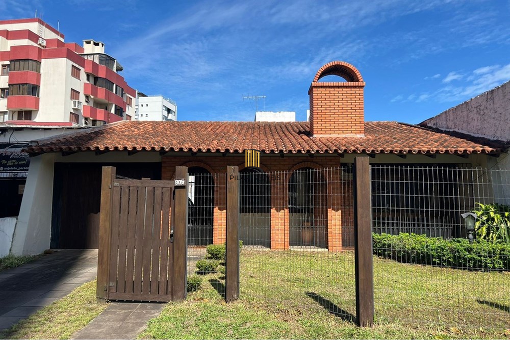 Casa 3 dormitórios no bairro Santana