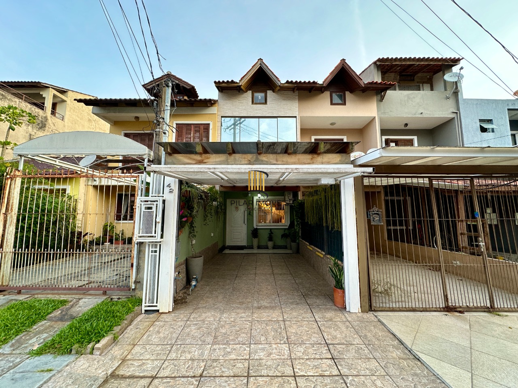 Casa 2 dormitórios no bairro Hípica