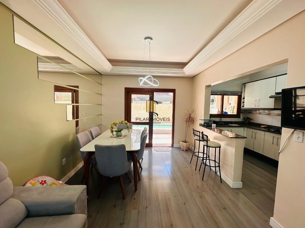 Casa 3 dormitórios no bairro Hípica