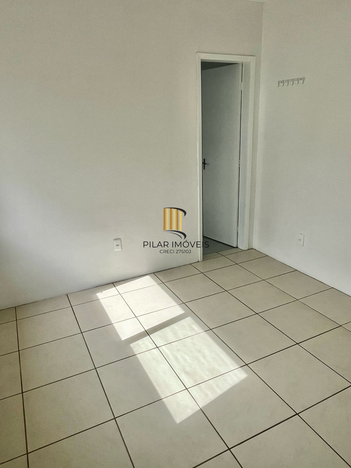 Excelente JK transformado em 01 dormitório, sala, cozinha e banheiro.