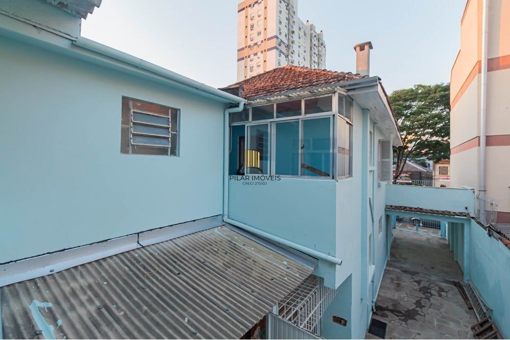 Casa 6 dormitórios no bairro Santana