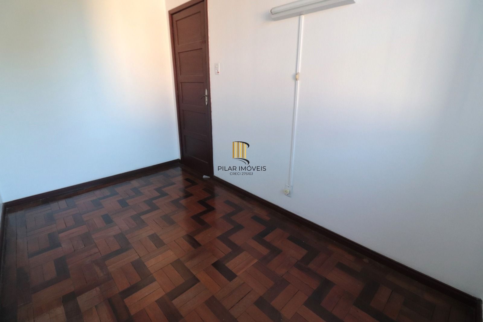 Apto no IAPI, 02 dorm com vaga de garagem