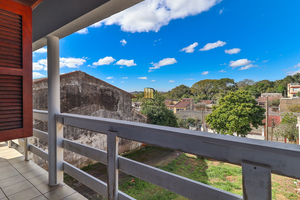 Casa 3 dormitórios no bairro Nonoai