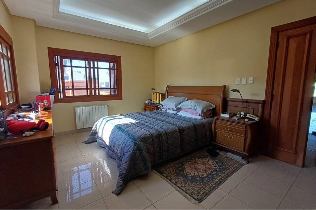 Casa 4 dormitórios no bairro Partenon