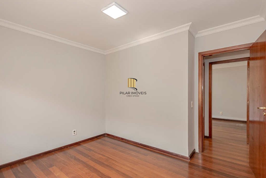 Casa 6 dormitórios no bairro Vila Jardim