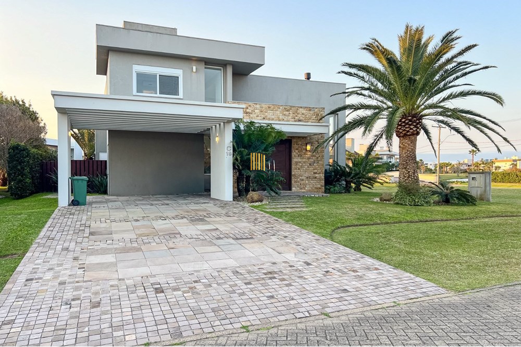 Casa de Condomínio 4 dormitórios no bairro Centro
