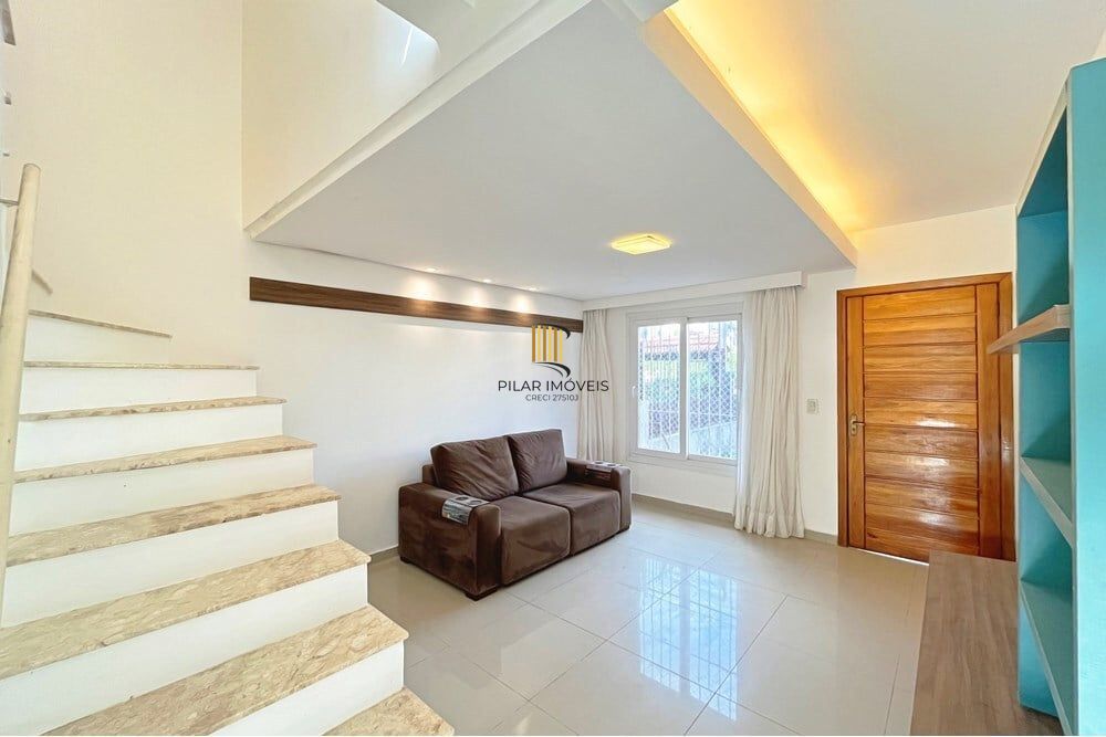 Casa 2 dormitórios no bairro Guarujá