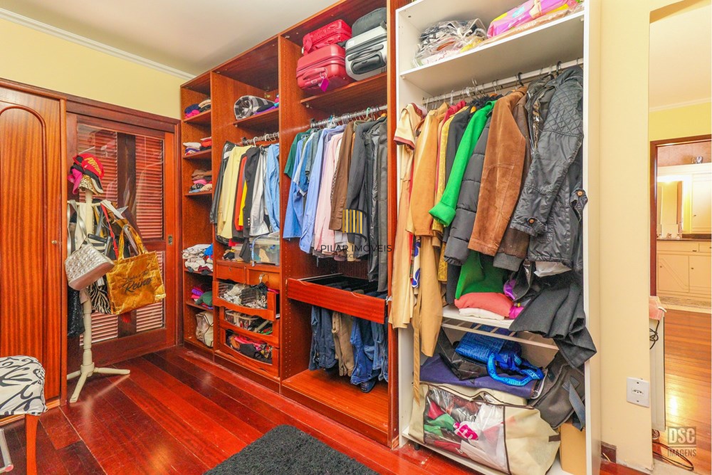 Casa 6 dormitórios no bairro Rubem Berta