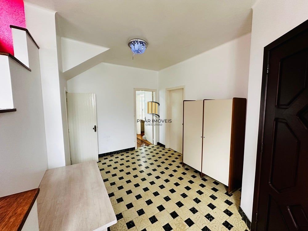 Casa 4 dormitórios no bairro Floresta
