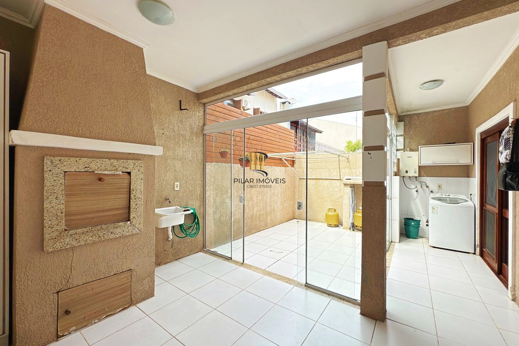 Casa de Condomínio 3 dormitórios no bairro Hípica