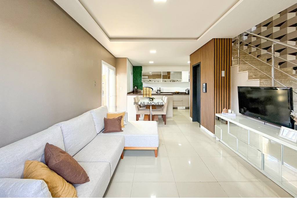 Casa 3 dormitórios no bairro Igara