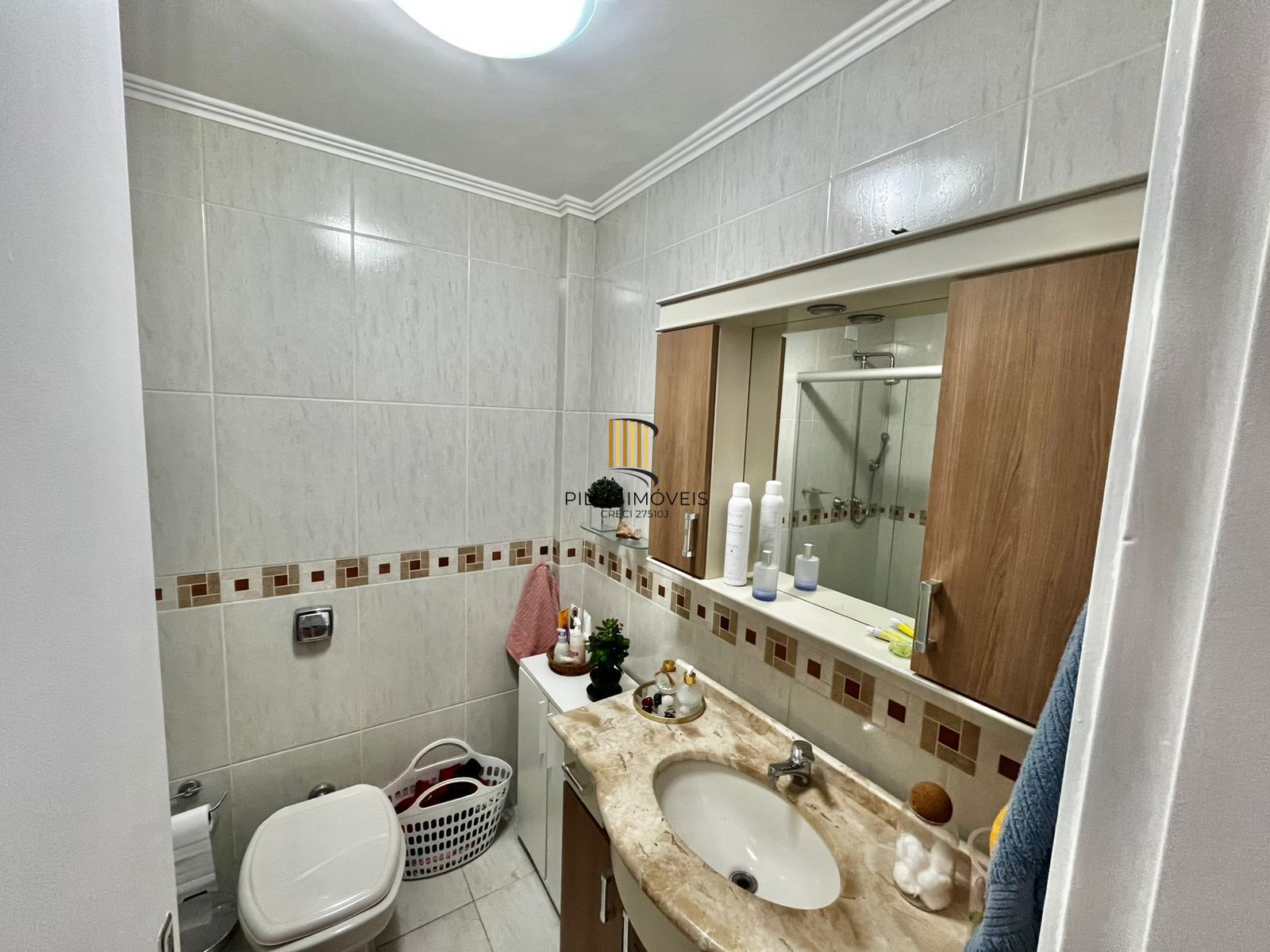 Apto de 02 dorm, banho, sala, coz, area, banho aux, dep, vaga no Cristo Redentor