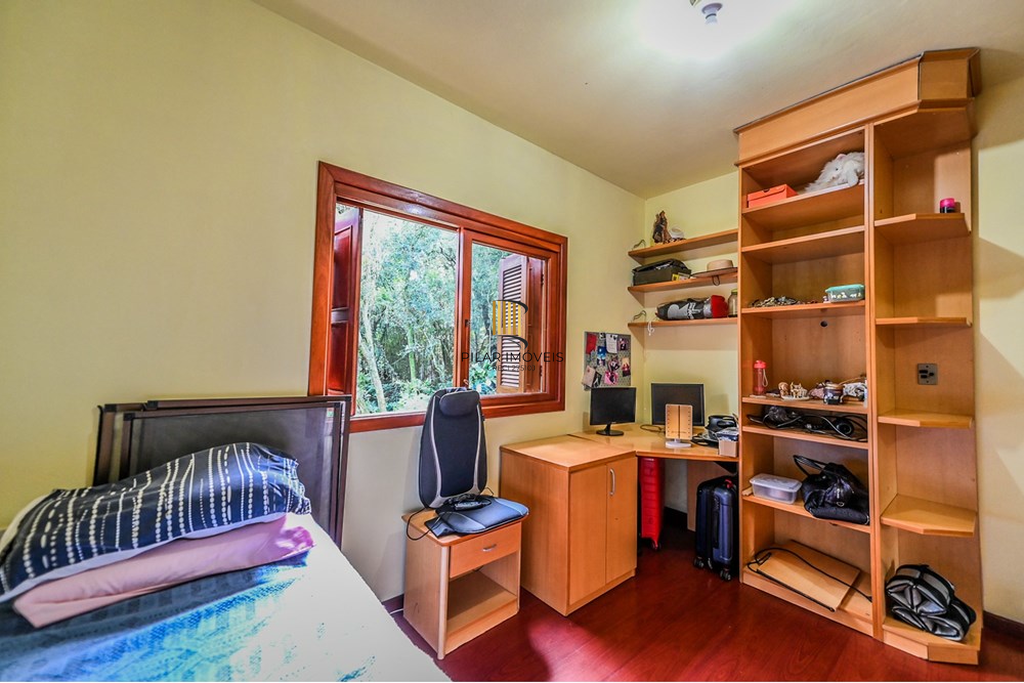 Casa 4 dormitórios no bairro Cascata