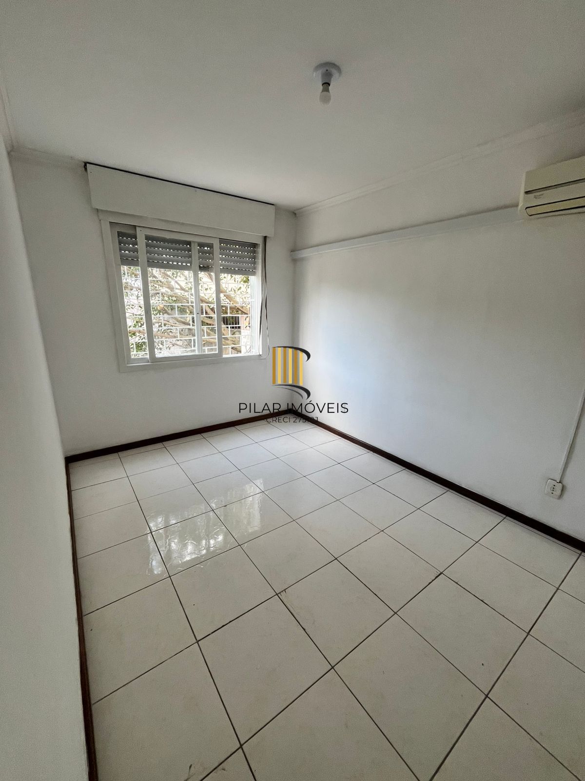 Apto 01 dorm com vaga no Cristo Redentor, 43 m2, 01 lance de escada