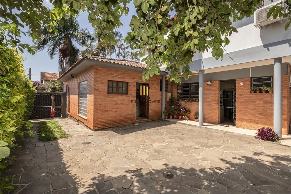 Casa 4 dormitórios no bairro Três Figueiras