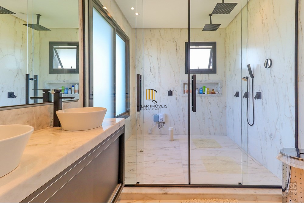 Casa de Condomínio 5 dormitórios no bairro Vila Nova