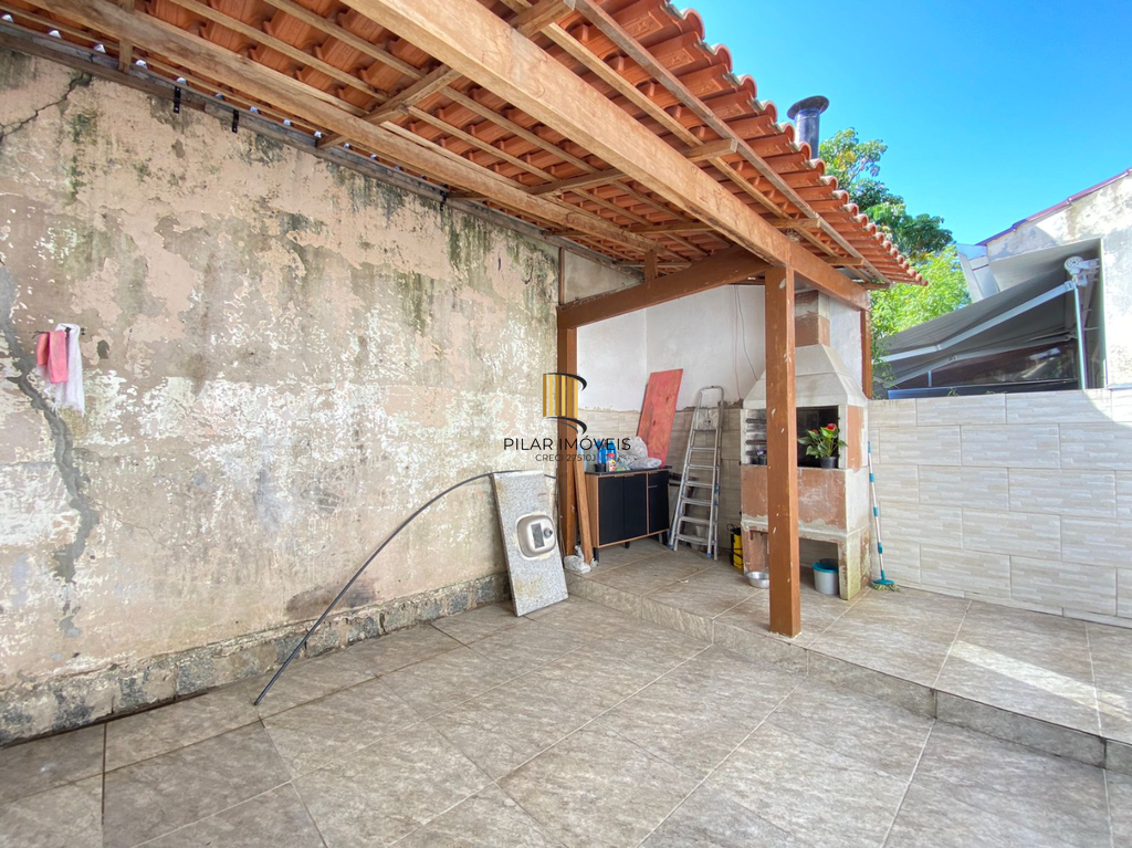 Casa 3 dormitórios no bairro Hípica