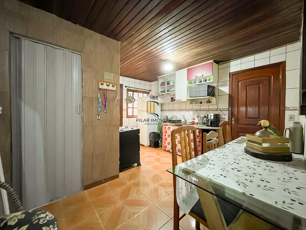 Casa 2 dormitórios no bairro Hípica