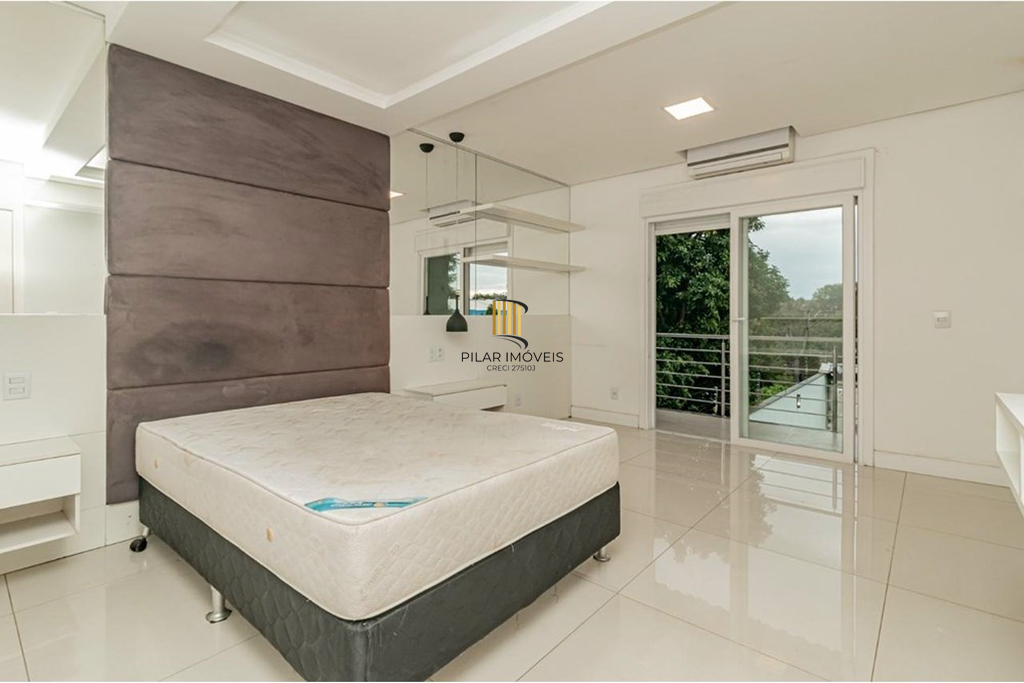 Casa 4 dormitórios no bairro Nonoai