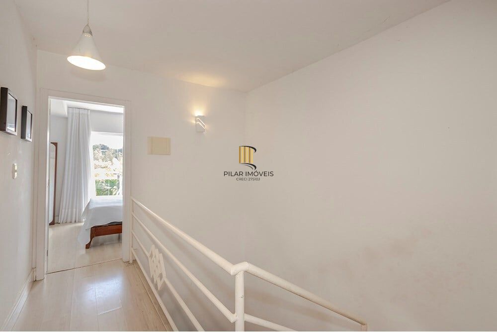 Casa 4 dormitórios no bairro Lomba do Pinheiro