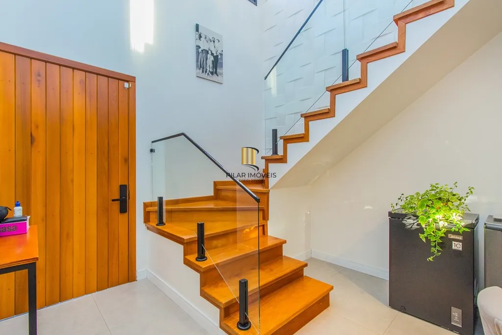 Casa 3 dormitórios no bairro Igara