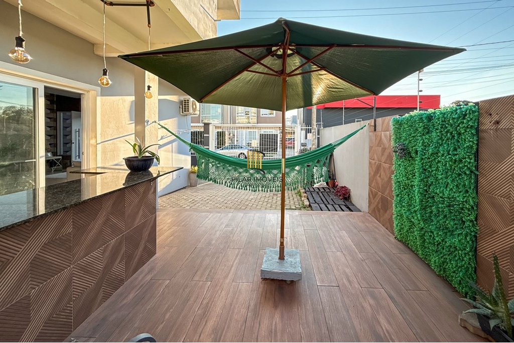 Casa 3 dormitórios no bairro Igara