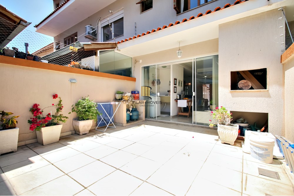 Casa 3 dormitórios no bairro Guarujá