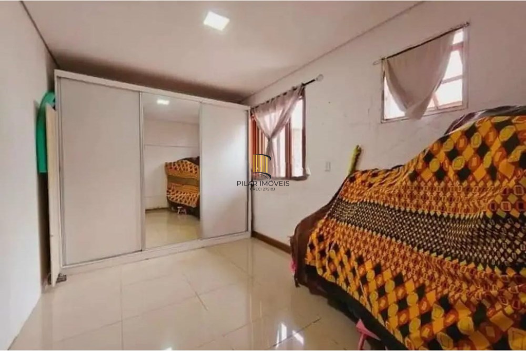 Casa 2 dormitórios no bairro Mário Quintana