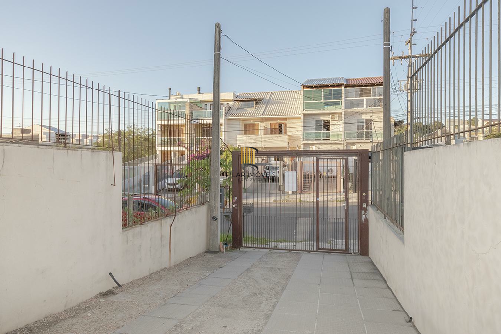 Casa 3 dormitórios no bairro Guarujá