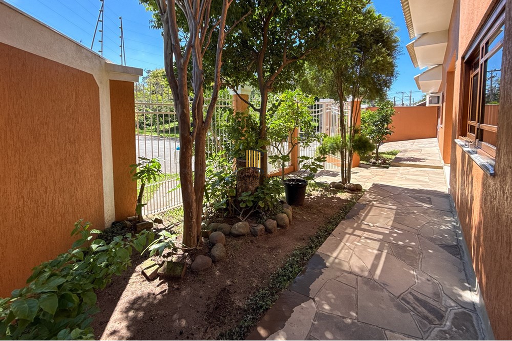 Casa 6 dormitórios no bairro Marechal Rondon