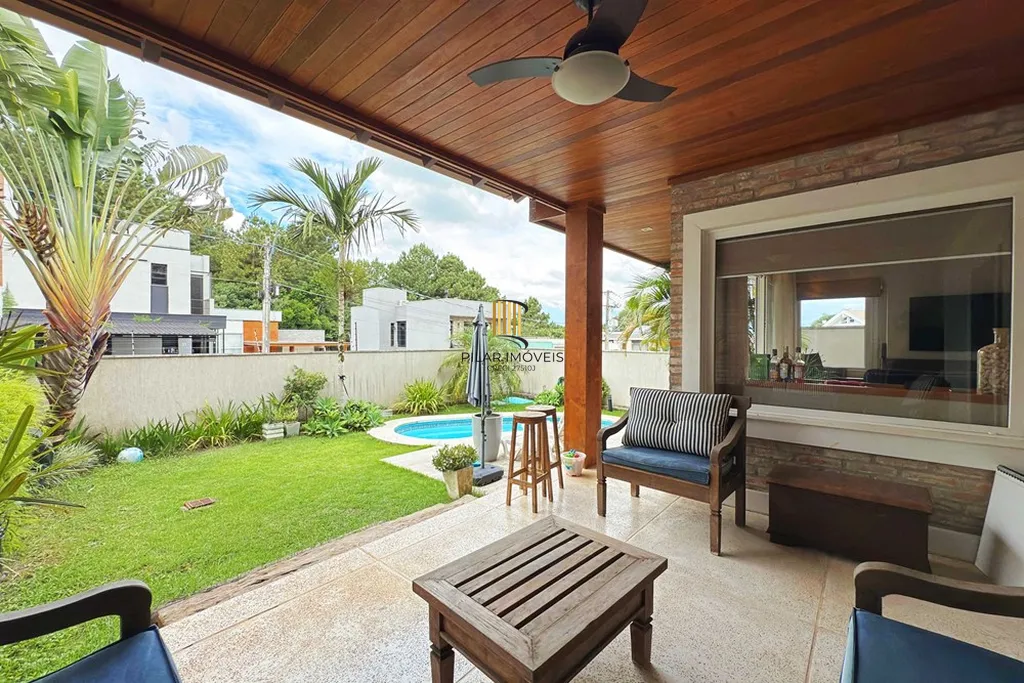 Casa 3 dormitórios no bairro Hípica